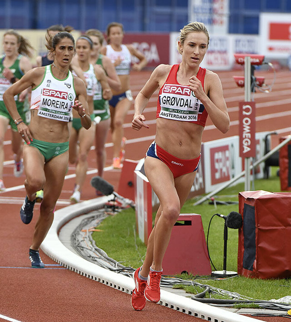 Kjempeløp og 10 000 m-bronse på Karoline Bjerkeli Grøvdal 10000-grovdal_50D8990.jpg