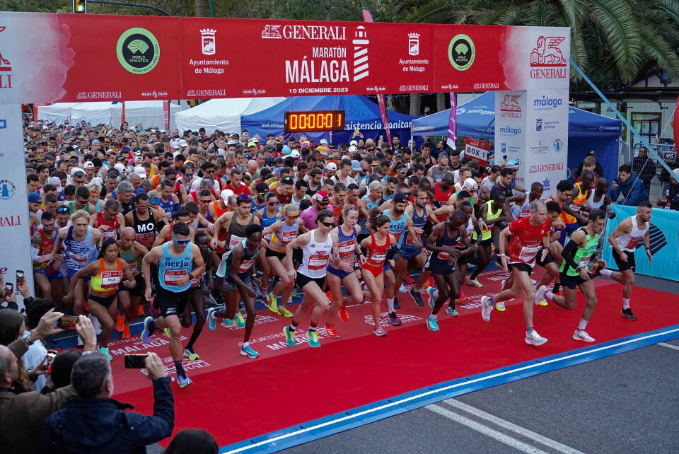Angelica Karlsen nr. 2 på halv og Marit Haslie nr. 7 på hel i Malaga Marathon Start_08-30_med_portal_U.jpg