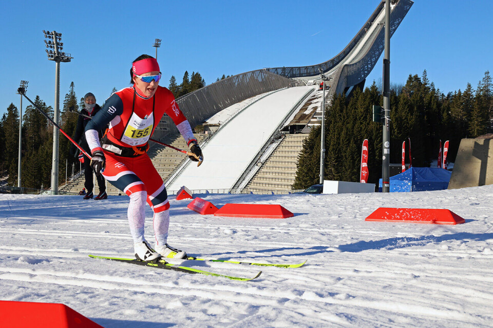Marit Bjørgen i god stil inn i Holmenkollen. Dette har vi sett mange ganger. (Foto: Tom-Arild Hansen) Marit Bjørgen på vei mot seier i Holmenkollmarsjen