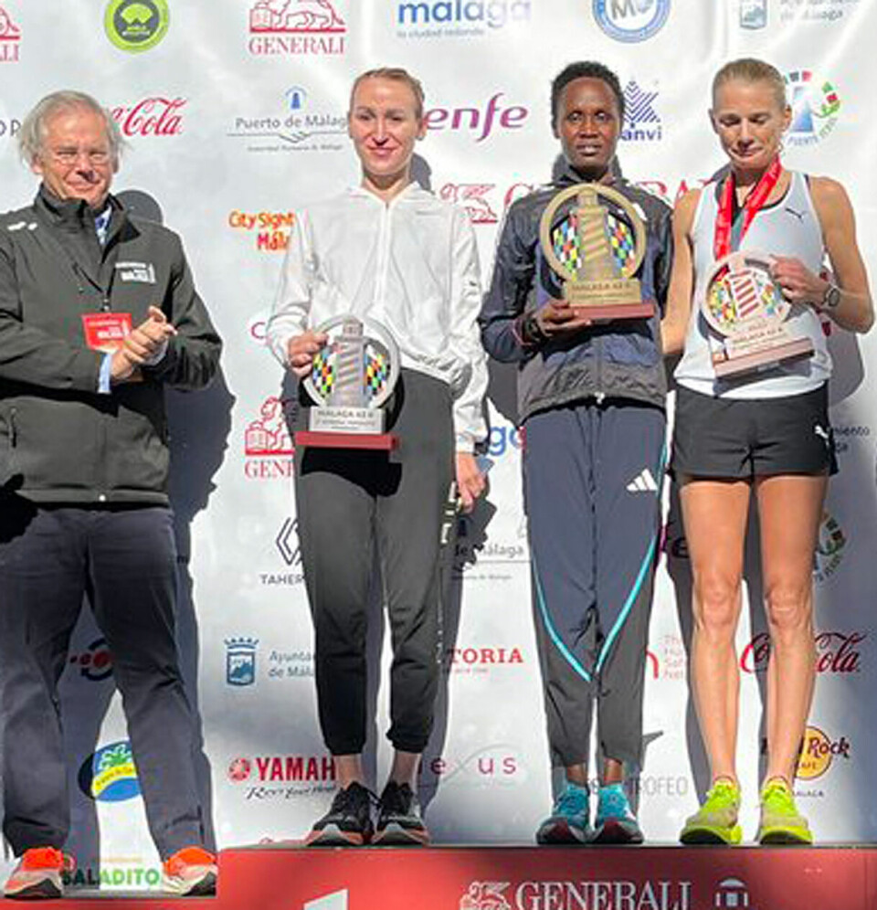 Angelica Karlsen nr. 2 på halv og Marit Haslie nr. 7 på hel i Malaga Marathon Pall_maraton_damer.jpg