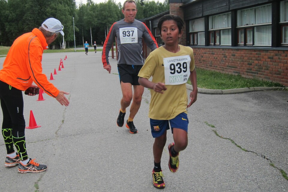 Erik Forbord raskest i Langtrampen, igjen IMG_4304_Asif_Mahmood_foran_Jørgen_Synnestvedt.JPG