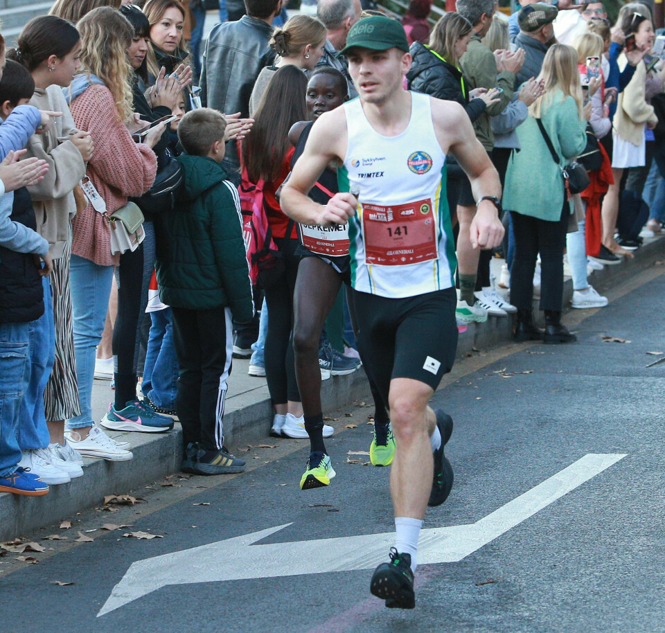 Angelica Karlsen nr. 2 på halv og Marit Haslie nr. 7 på hel i Malaga Marathon Espen_Utgaard_Saether_sammen_med_F22_Jepkemei_nr5_iAZ3T0655.jpg