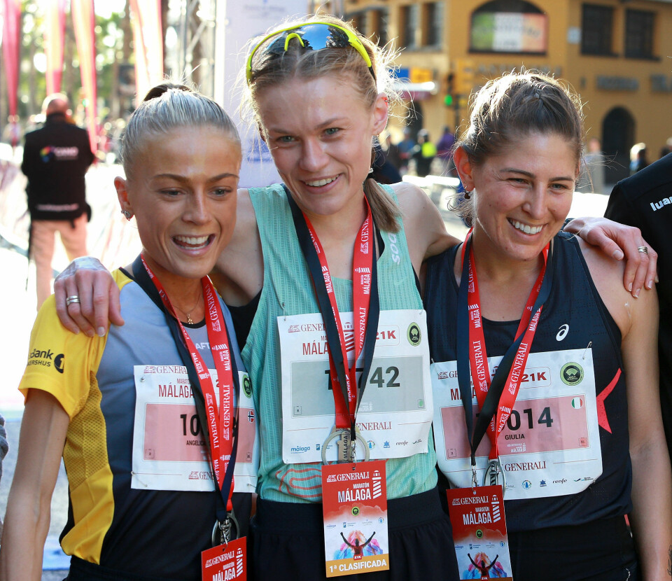 Angelica Karlsen nr. 2 på halv og Marit Haslie nr. 7 på hel i Malaga Marathon Halvmaraton_tre_beste_damer_AZ3T1491.jpg