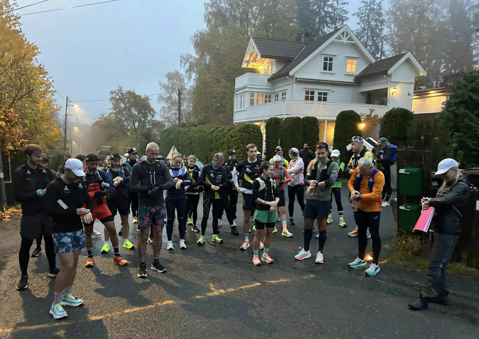 Sosialt og stemningsfullt da 36 løp Jar høstultra 50 km og maraton Startfelt2.jpg