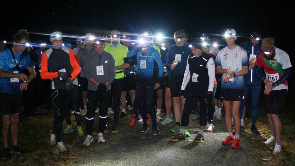 Fra fellesstarten klokken 18. (Foto: Sverre Larsen) Fra fellesstarten klokken 18. (Foto: Sverre Larsen)