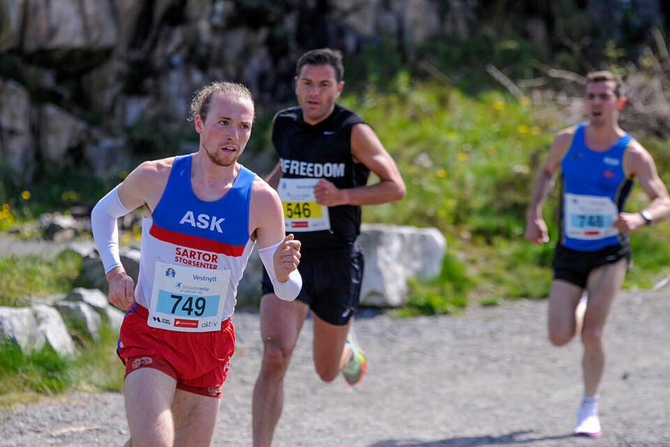 Marius Sørli, Robert Hisdal og Tage Morken Augustson var en rask tet-trio gjennom første del av løypen som var felles for 5 og 10 kilometer. (Alle foto: Arne Dag Myking) Marius Sørli, Robert Hisdal og Tage Morken Augustson var en rask tet-trio gjennom første del av løypen som var felles for 5 og 10 kilometer. (Alle foto: Arne Dag Myking)