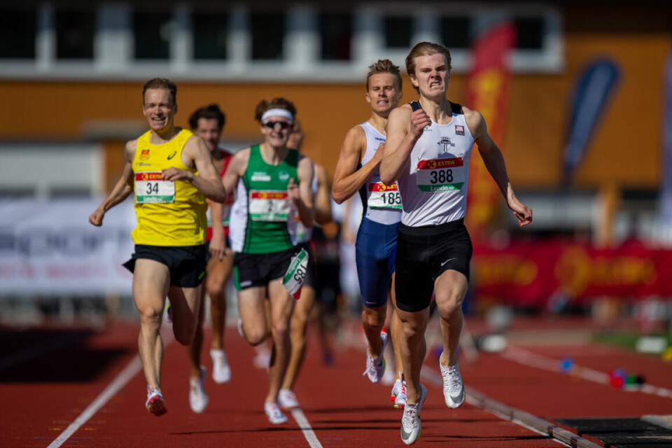 Tobias Grønstad spurter ned konkurrentene og tar NM-gull. (Foto: Samuel Hafsahl) Tobias Grønstad spurter ned konkurrentene og tar NM-gull. (Foto: Samuel Hafsahl)