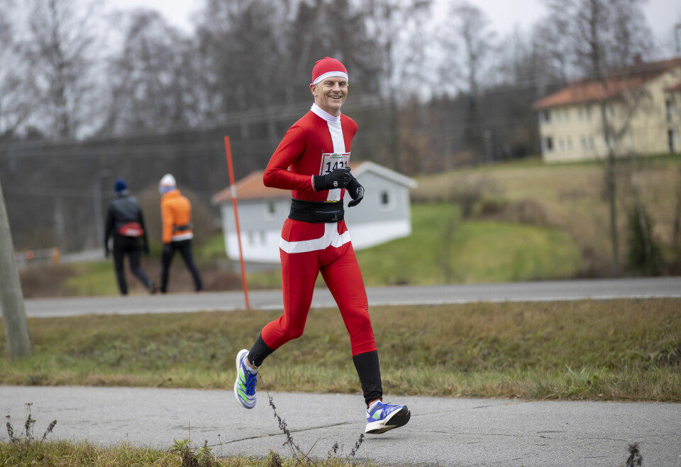 Flotte forhold under Jessheim Vintermaraton Vintermaraton 2021 - Pål Heldaas var julenisse og løp halvmaraton på 1.40.08.jpg