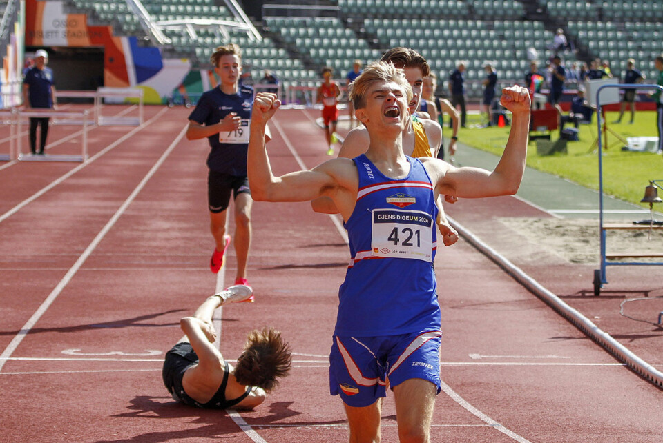 Sverre Hansen Munkvold kan juble over UM-tittelen på 800 meter i klasse G15. (Foto: Torbjørn Fjellheim) Sverre Hansen Munkvold tar UM-tittelen