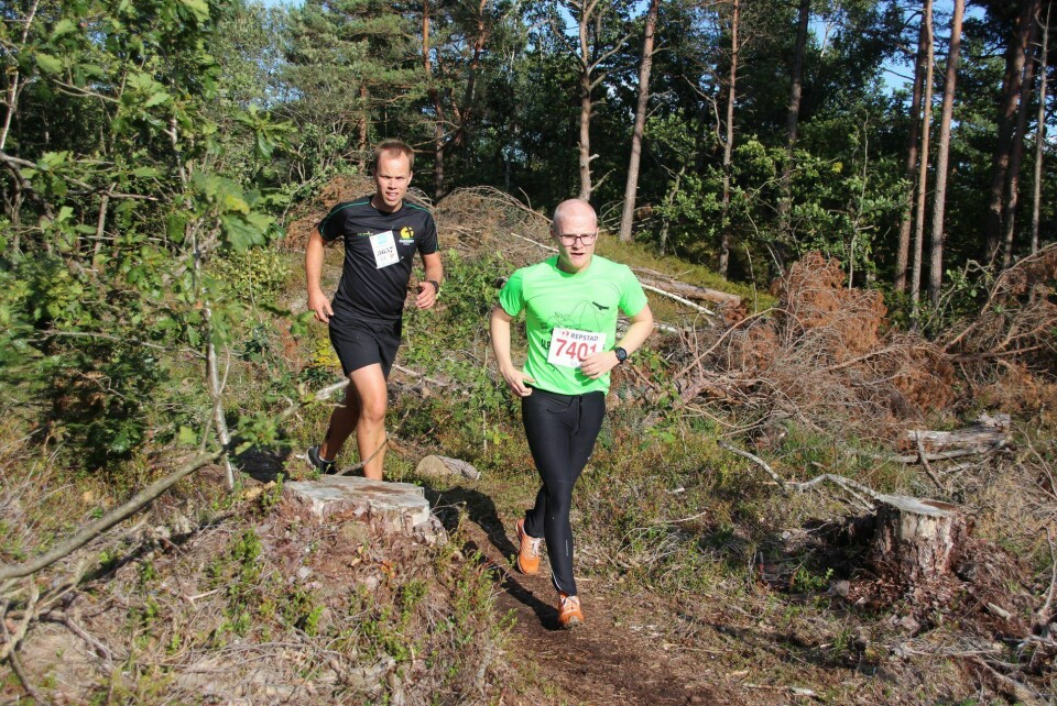 Løype i Kjellandsheia i Søgne var ny for Terrengkarusellen i fjor. Her ser vi to av deltagerne i fjorårets løp. (Foto: Guri Sæterlid) Løype i Kjellandsheia i Søgne var ny for Terrengkarusellen i fjor. Her ser vi to av deltagerne i fjorårets løp. (Foto: Guri Sæterlid)