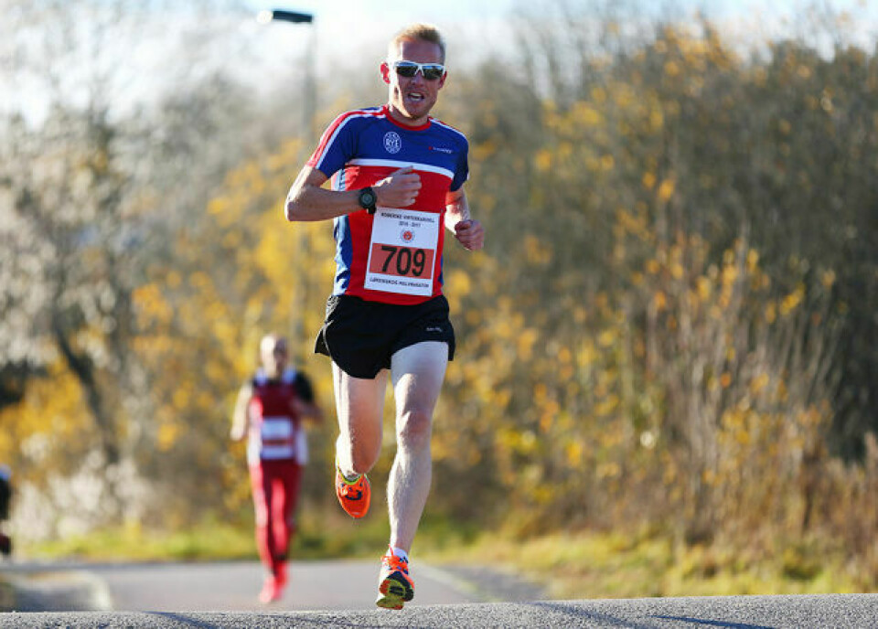 Tredjeplass i klassen til Runar Sæther i Sevilla Halvmaraton Runar Sæther var raskest på 5 km i Sørum. Bildet er fra Vinterkarusellens halvmaraton i november 2016. (Foto: Bjørn Hytjanstorp)