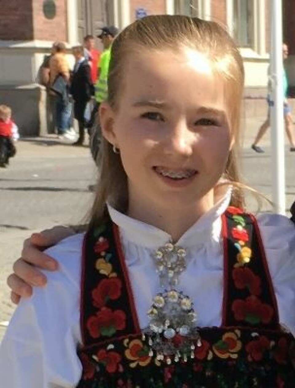 Unge langdistansetalenter - 3 av 4: Emma Kirkeberg Mørk Emma_Kirkeberg_Mørk_bunad (304x400).jpg