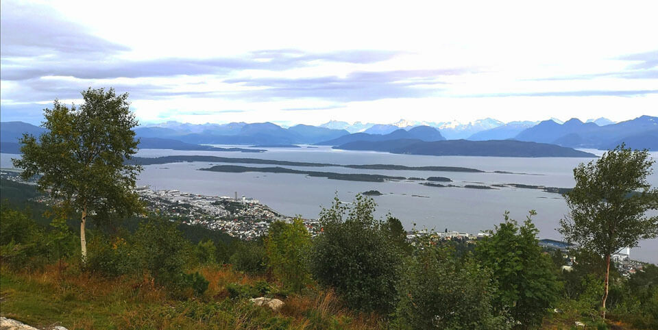 Rekorddag i Varden Opp i Molde 960pk_Utsyn frå mål på varden. Foto Christian Prestegård.jpg