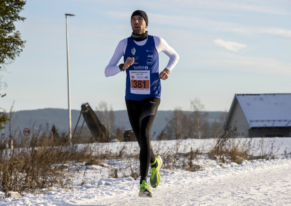 Magnus Salberg i soleklar tet etter 7 kilometer. (Foto: Bjørn Hytjanstorp) Magnus Salberg i soleklar tet etter 7 kilometer. (Foto: Bjørn Hytjanstorp)