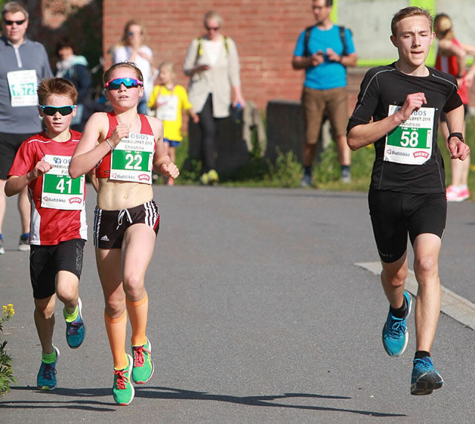 Flott løpsfest på Fornebu med mange gode resultater 3km_Christina_og_Philip_Osnes-Ringen_og_Andreas_Gjessing_A20G3569.jpg