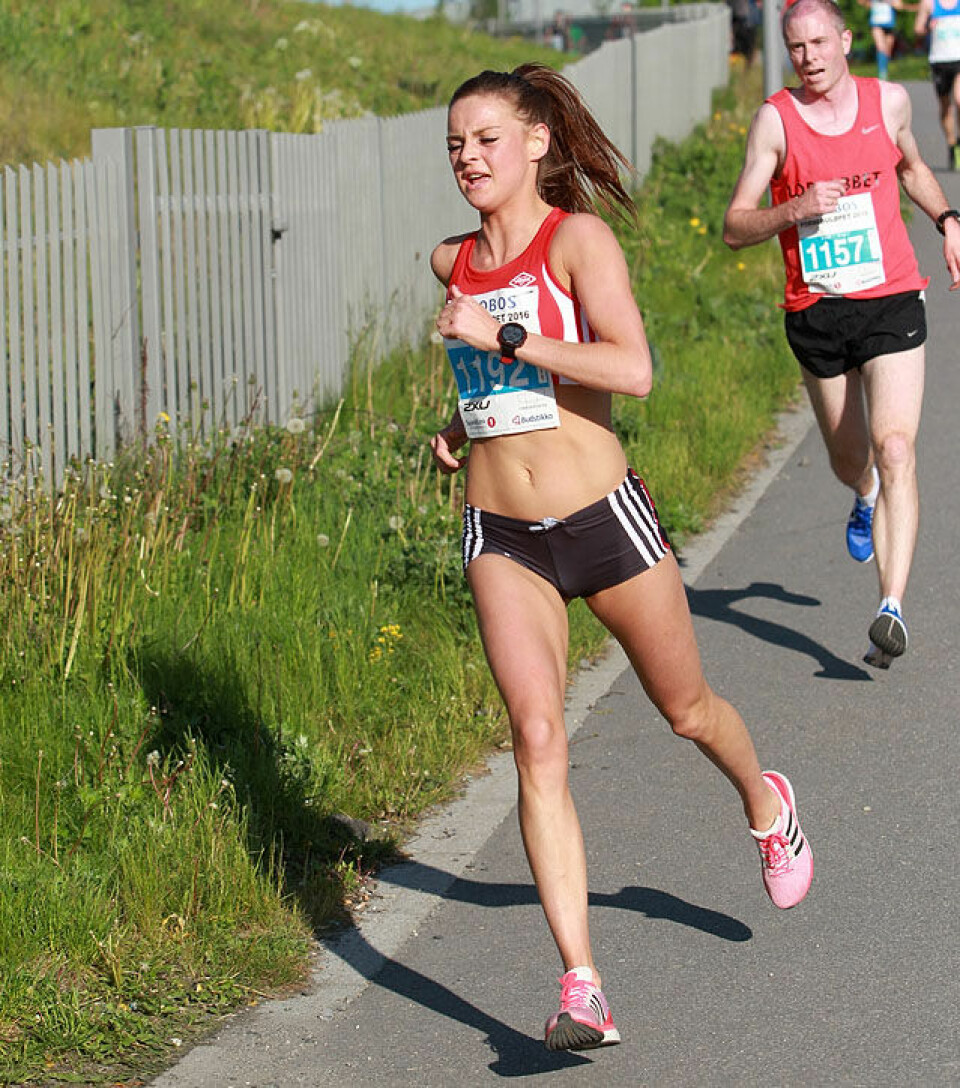 Flott løpsfest på Fornebu med mange gode resultater 5km_Live_Solheimdal_A20G4228.jpg