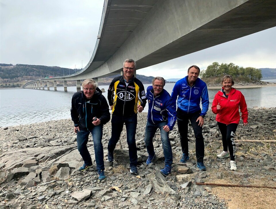 Fra venstre: Finn Olsen, Litrim, Torfinn Kringlebotn, Ottestadi IL, Dag Kåshagen, Innlandet friidrettskrets, Trond Barthel, Gjøvik FIK og Jannike Berg Leonhardsen, Litrim, her strategisk plassert under Mjøsbrua, har planene klare til å ta imot flere hundre deltakere i de fire mjøsbyene i september. Fra venstre: Finn Olsen, Litrim, Torfinn Kringlebotn, Ottestadi IL, Dag Kåshagen, Innlandet friidrettskrets, Trond Barthel, Gjøvik FIK og Jannike Berg Leonhardsen, Litrim, her strategisk plassert under Mjøsbrua, har planene klare til å ta imot flere hundre deltakere i de fire mjøsbyene i september.
