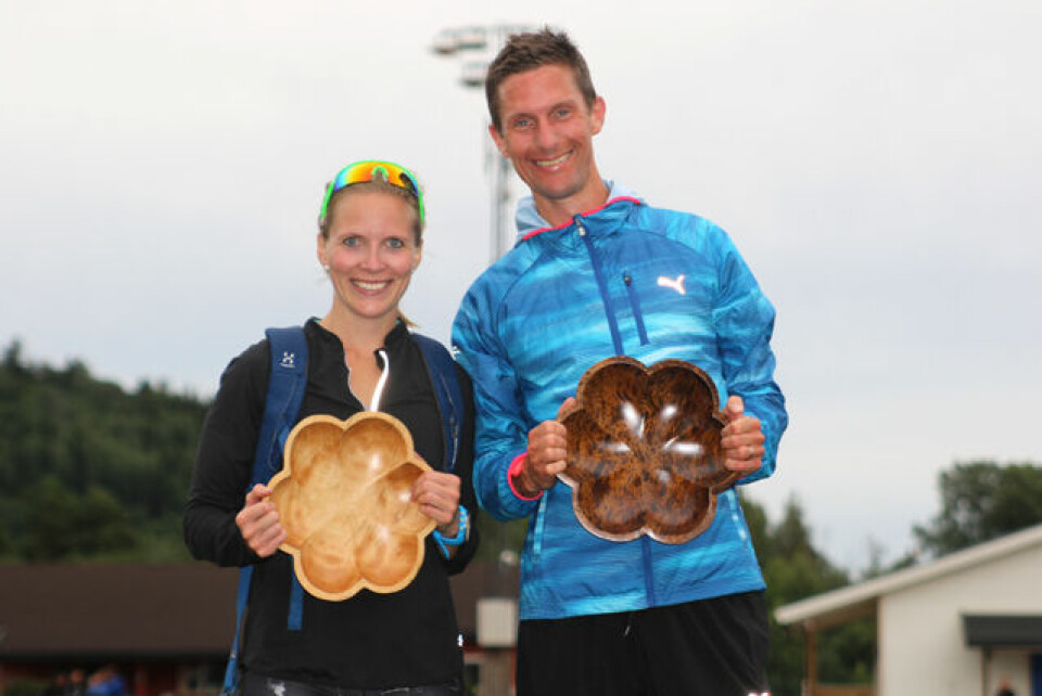 Totalvinnerne Ida Gjermundshaug Pedersen og Martin Kjäll-Ohlsson med vinnerfat etter Veldremila. Totalvinnerne Ida Gjermundshaug Pedersen og Martin Kjäll-Ohlsson med vinnerfat etter Veldremila.