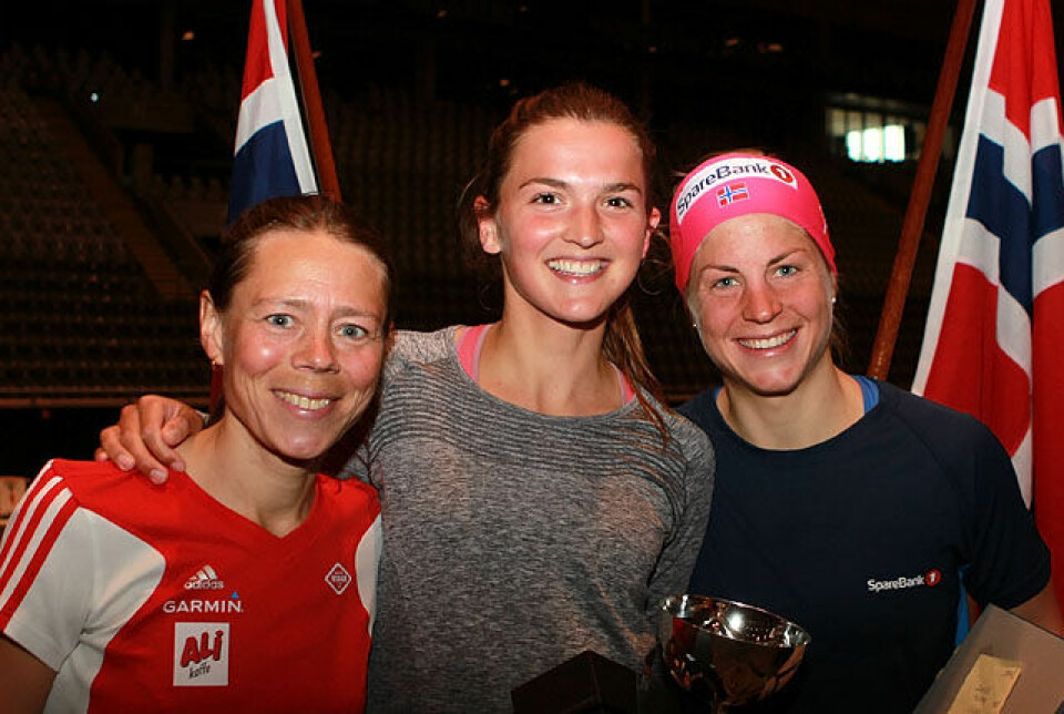 Flott løpsfest på Fornebu med mange gode resultater 10km_pall_damer_A20G5240.jpg