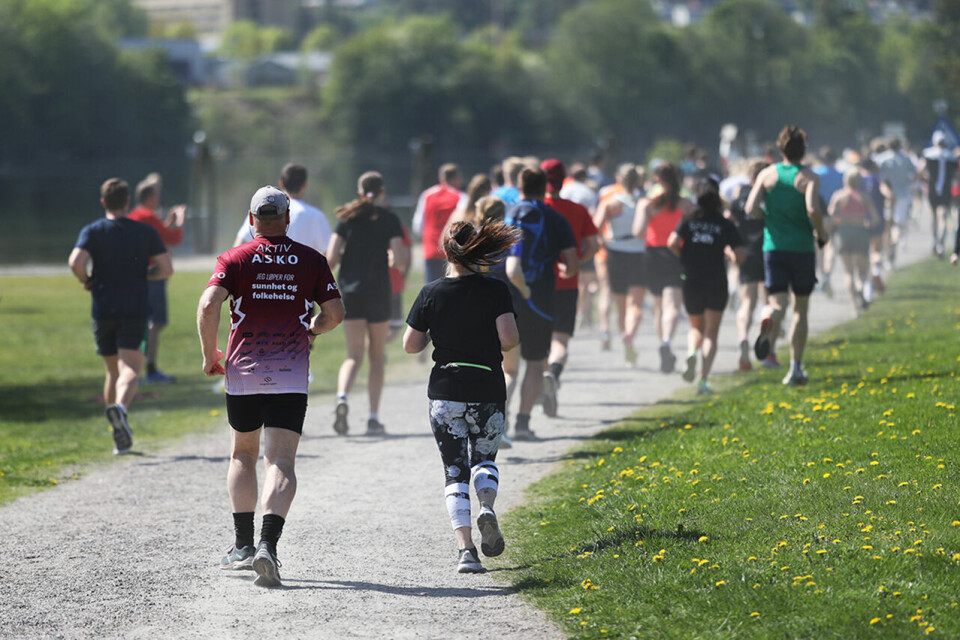 Det var varmt og godt vær under helgens NM i halvmaraton i Skien. Litt FOR varmt var det nok noen som synes. (Foto: Birte Ulveseth) null