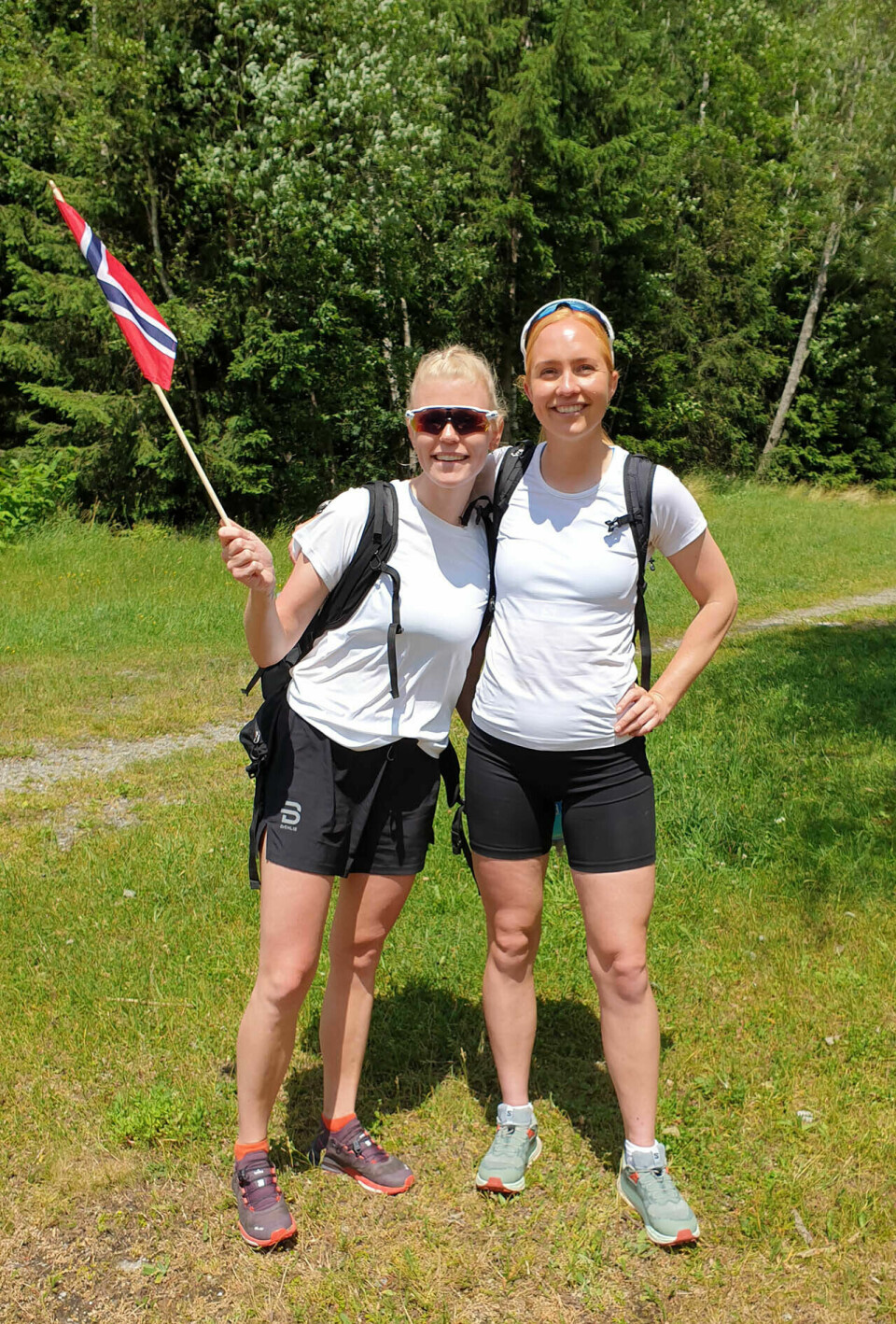 15. og 23. plass til Therese Sjursen og Vemund Øvstehage på 90 km i Mont Blanc Marathon Stoetteapparatet.jpg