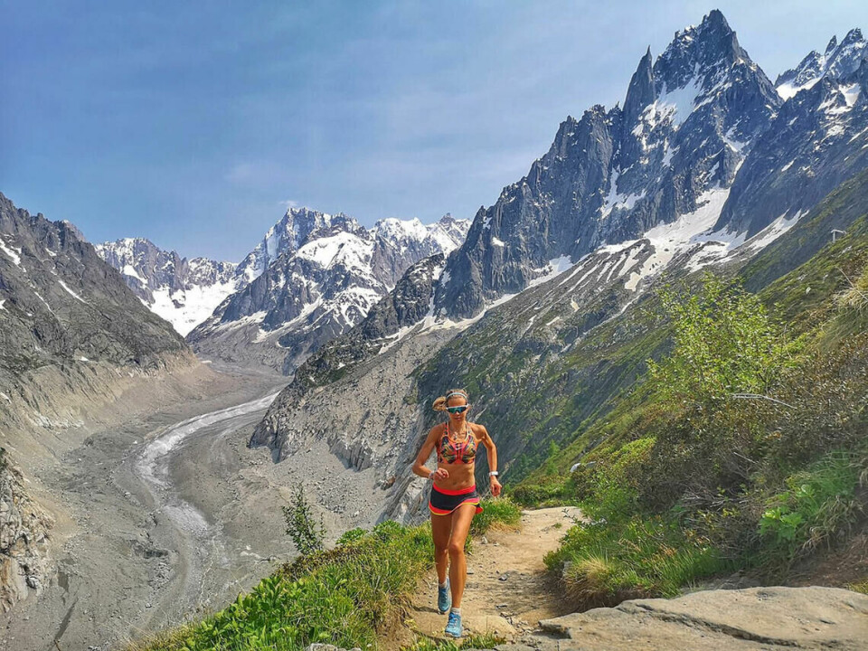 15. og 23. plass til Therese Sjursen og Vemund Øvstehage på 90 km i Mont Blanc Marathon Therese Sjursen lar seg fascinere av de mektige fjella i Chamonix, og på fredag skal hun prøve seg på det over 90 km lange ultraløpet i Mont Blanc Marathon. (Foto: privat)