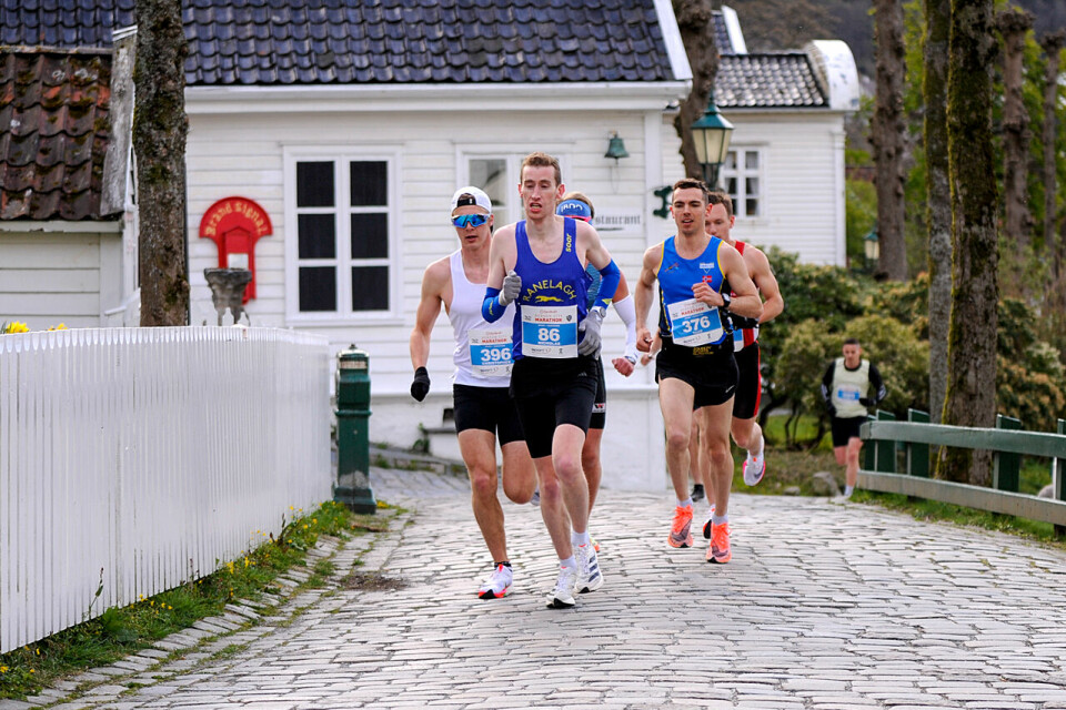 Margunn Bye Tøsdal og Tage Morken Augustson vinnere av Fjordkraft Bergen City Marathon Teten_Maraton_Gamle_Bergen.jpg