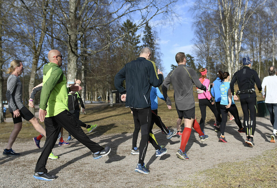 Gruppetrening: På fellestreninger kan en få nye impulser. Drill- og spenstøvelser er et nokså fast innslag på Kondistreninga i Oslo der dette bildet er tatt. (Foto: Bjørn Johannessen) Gruppetrening: På fellestreninger kan en få nye impulser. Drill- og spenstøvelser er et nokså fast innslag på Kondistreninga i Oslo der dette bildet er tatt. (Foto: Bjørn Johannessen)