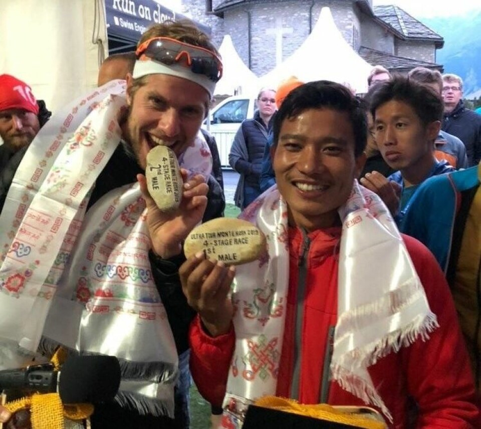Hans Kristian Smedsrød og vinneren Bikash Tamang fra Nepal. (Privat foto) Hans Kristian Smedsrød og vinneren Bikash Tamang fra Nepal. (Privat foto)