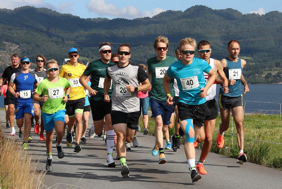 Unge Sander Engdahl (40) leder an ut fra start i den 41. utgaven av Flemstubben i Gjemnes kommune på Nord-Møre. (Foto: Per Kåre Gagnat) Unge Sander Engdahl (40) leder an ut fra start i den 41. utgaven av Flemstubben i Gjemnes kommune på Nord-Møre. (Foto: Per Kåre Gagnat)