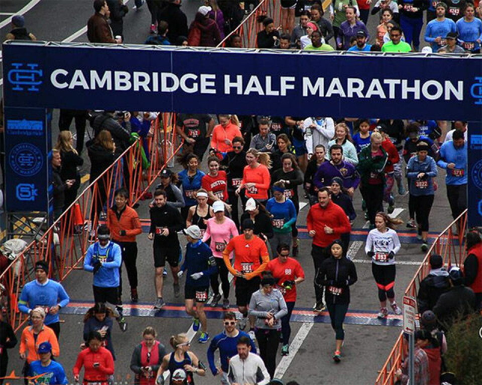 Karoline Skattebo vant Cambridge Half Marathon på 1.17.19 Feltet.jpg