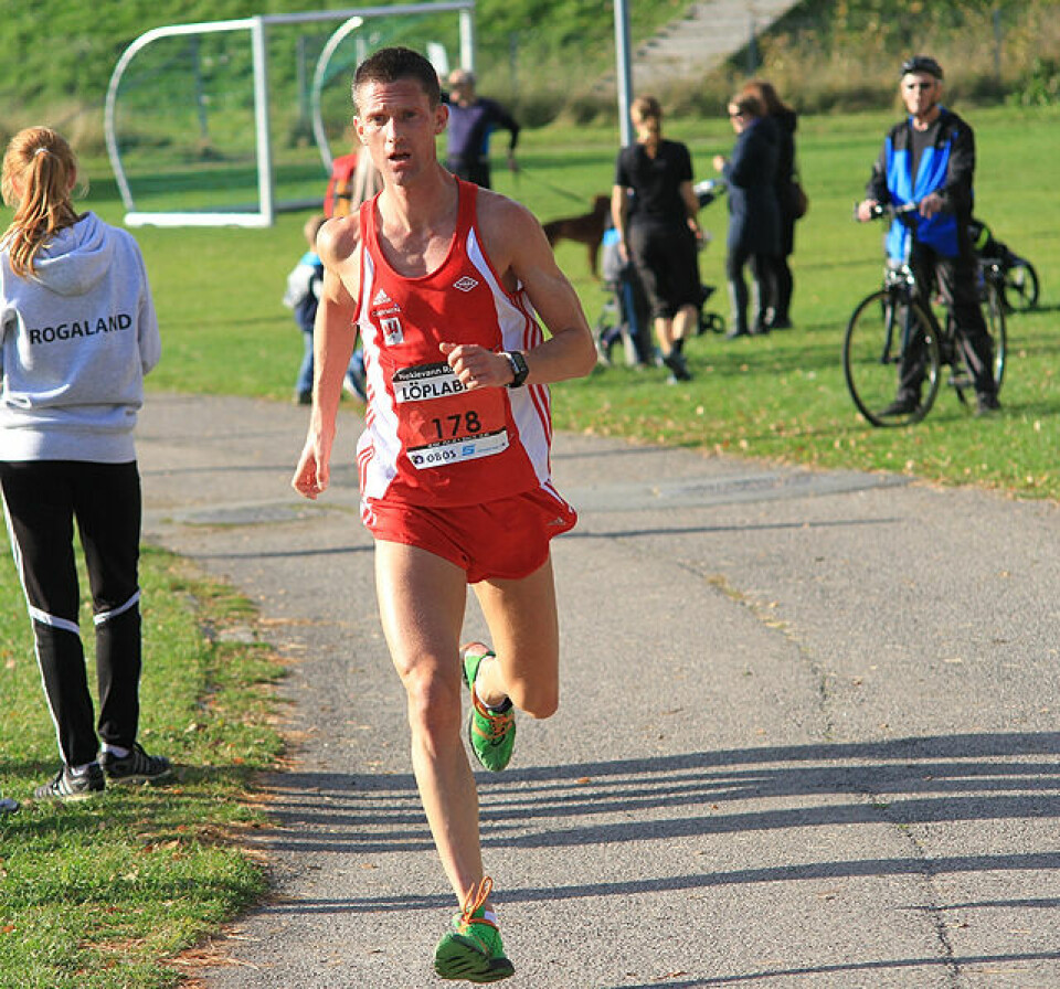 Nøklevann Rundt med ny deltakerrekord i strålende høstvær 105.Martin_Kjall-Ohlsson_10_km_ferdig.jpg