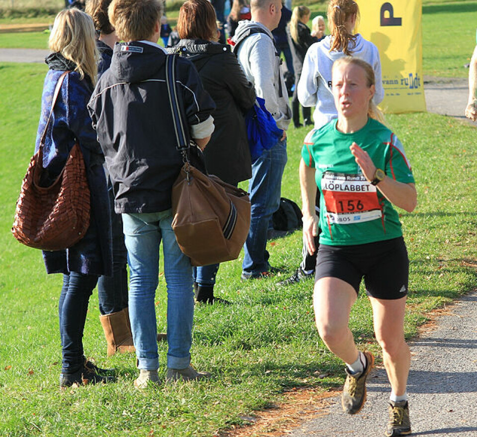 Nøklevann Rundt med ny deltakerrekord i strålende høstvær 119.Tove_Andersen_10_km_ferdig.jpg