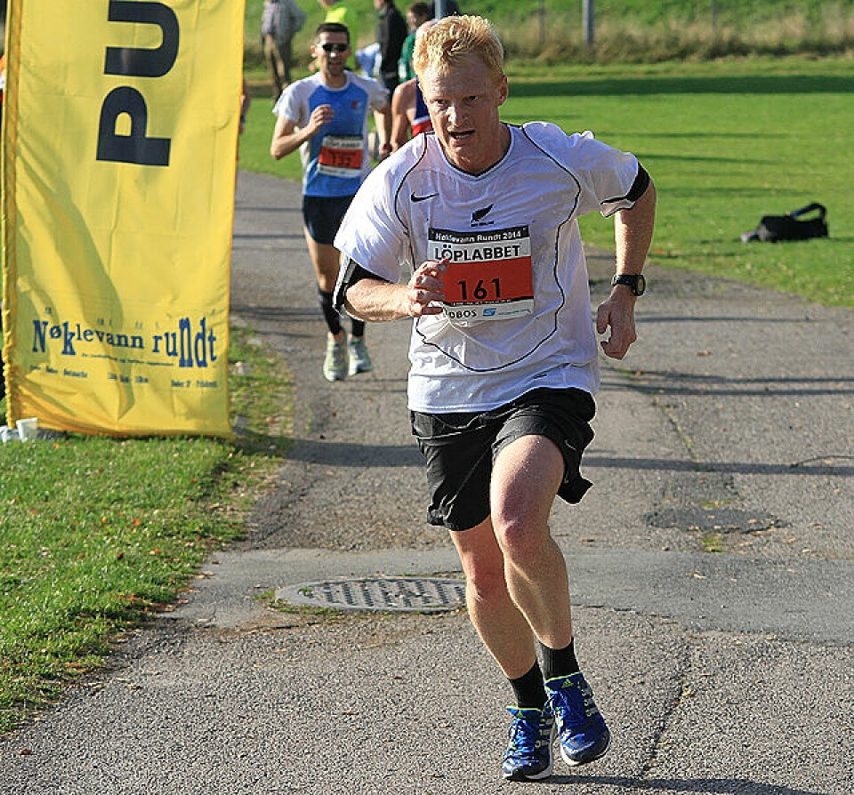 Nøklevann Rundt med ny deltakerrekord i strålende høstvær 128.Mike_Allcock_10_km_ferdig.jpg