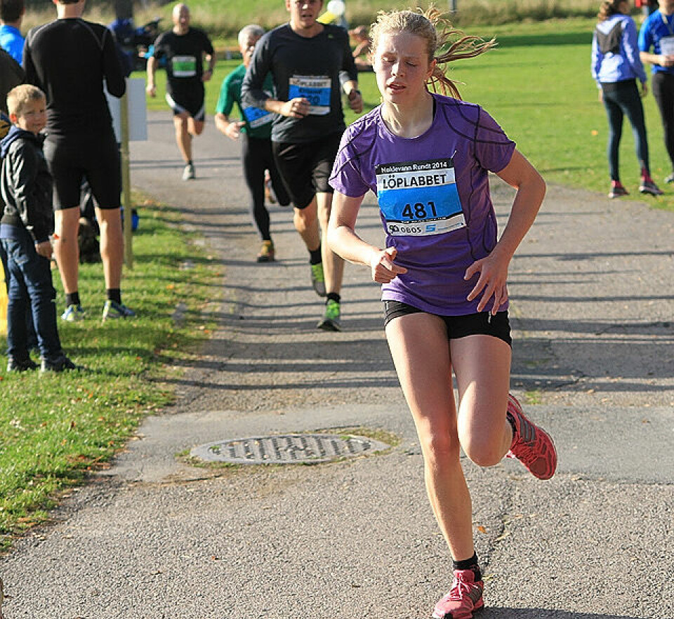 Nøklevann Rundt med ny deltakerrekord i strålende høstvær 178.Vilde_Thorstensen_10_km_ferdig.jpg