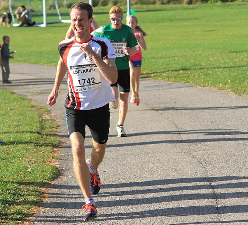 Nøklevann Rundt med ny deltakerrekord i strålende høstvær 045.Magne_Roenningen_5_km_ferdig.jpg