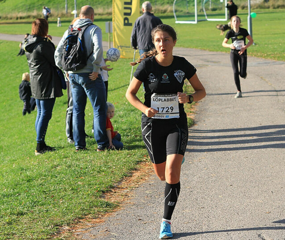 Nøklevann Rundt med ny deltakerrekord i strålende høstvær 076.Guro_Tollefsen_5_km_ferdig.jpg