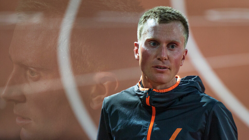 Sondre Nordstad Moen deler sine erfaringer om karbohydratinntak i trening og konkurranse. (Foto: Samuel Hafsahl) Sondre Nordstad Moen deler sine erfaringer om karbohydratinntak i trening og konkurranse. (Foto: Samuel Hafsahl / Collage: Tom-Arild Hansen)