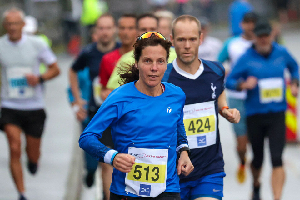 Grethe Jørgensen er i front ut fra 10 km-starten og løper inn til ny personlig bestetid. (Alle foto: Arne Dag Myking) Grethe Jørgensen er i front ut fra 10 km-starten og løper inn til ny personlig bestetid. (Alle foto: Arne Dag Myking)