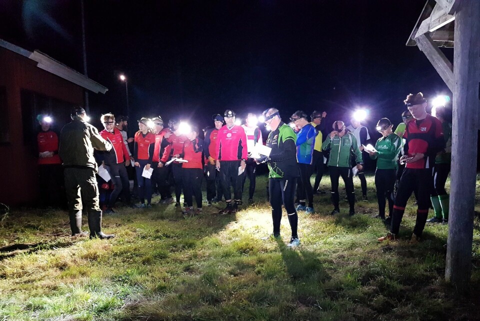 Løpere på Korta natten gjør seg klare til start. (Foto: Stein Arne Negård) Løpere på Korta natten gjør seg klare til start. (Foto: Stein Arne Negård)