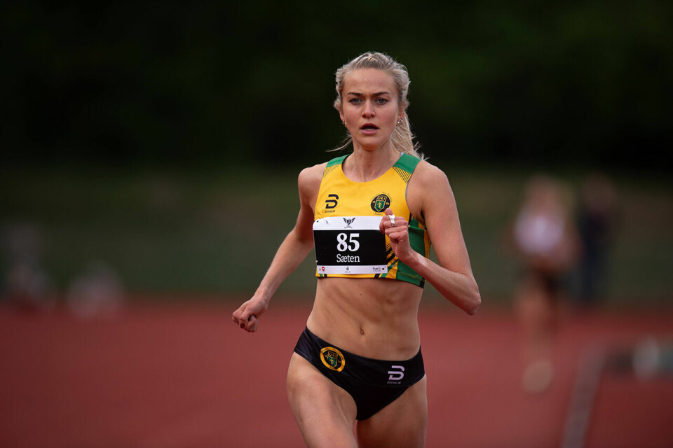 Amalie Sæten brøt den magiske 9-minuttersgrensen under Per Halle Invitational. (Foto: Samuel Hafsahl) Amalie Sæten brøt den magiske 9-minuttersgrensen under Per Halle Invitational. (Foto: Samuel Hafsahl)