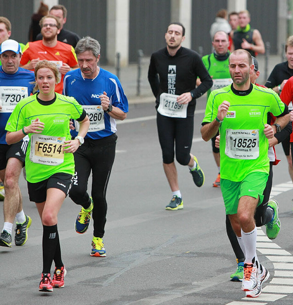296 norske blant 24 697 som fullførte Berlin Halvmaraton - stor bildereportasje! Stendx2_i_Wilhelmstaesse_18km_A20G3932.jpg