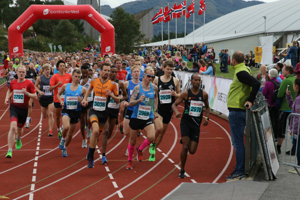 Runa Falck og Okubamichael Fissehatsion vant Knarvikmila 1P1A1369.jpg