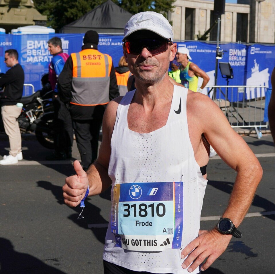 Mange gode norske resultater i Berlin Marathon 2024 Frode Tjelta etter målgang i Berlin Marathon 2024