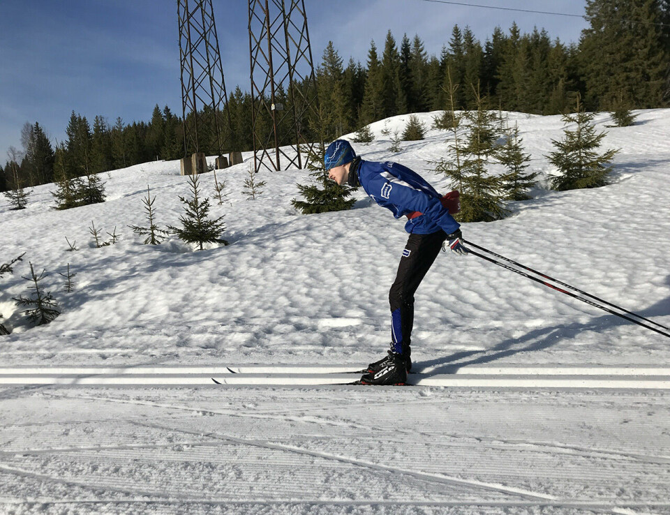 Haakon Kinneberg er i sitt ess når han får løpe og gå på ski Haakon-Kinneberg-staking-foto-Per-Ivar-Jaksland.jpg