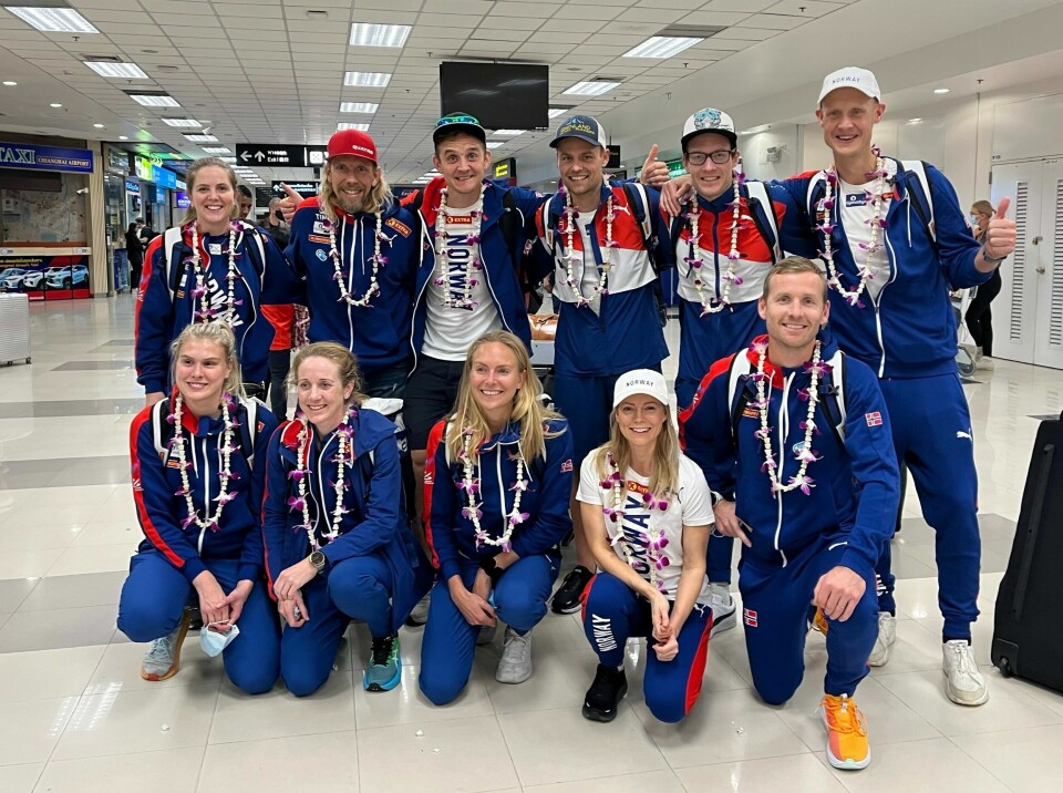 10 løpere er klare for VM terrengultra i Thailand. Her er de samlet på flyplassen i Bangkok sammen med Sondre Amdahl (rød lue) som er en av 4 ledere. (Foto: Ida Jordhøy) 10 løpere er klare for VM terrengultra i Thailand. Her er de samlet på flyplassen i Bangkok sammen med Sondre Amdahl (rød lue) som er en av 4 ledere. (Foto: Ida Jordhøy)