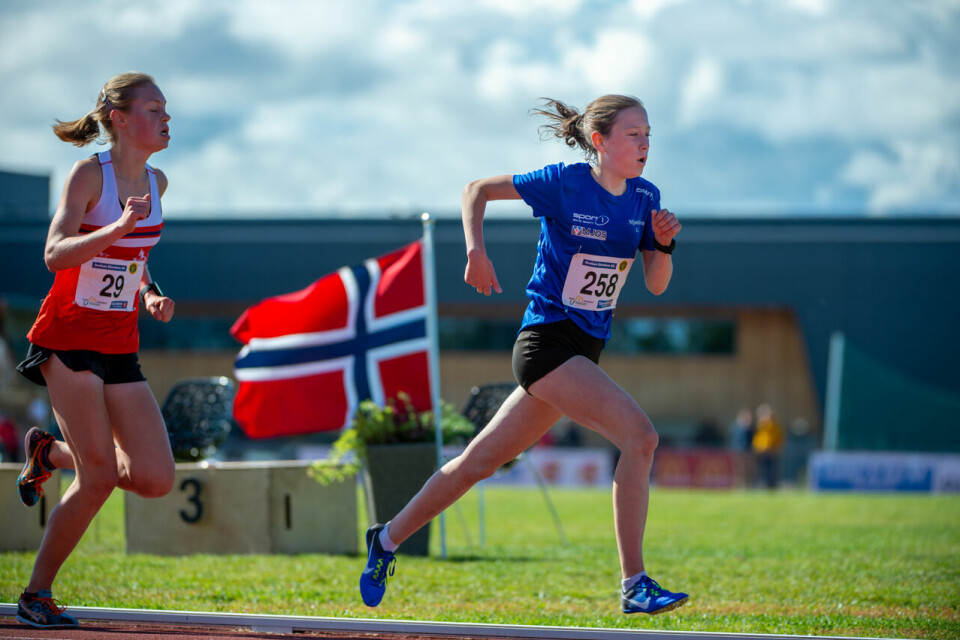 UM 2020: Oskar Opstad Vike (G16) og Anna Marie N. Sirevåg (J16) vant 3000 meter J16_3000m_Anna Hanstveit (258)_DSC0414.jpg