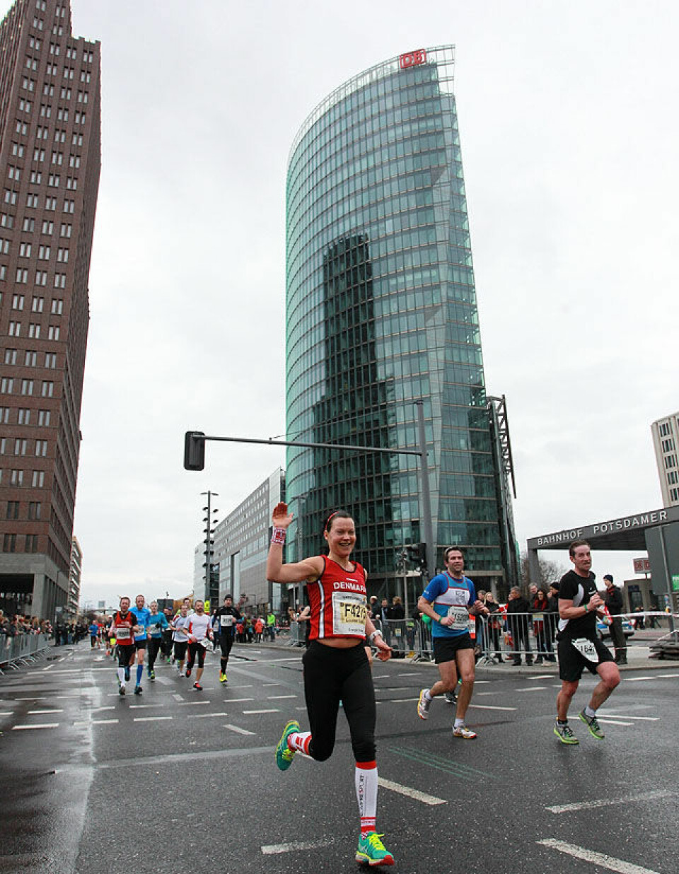 296 norske blant 24 697 som fullførte Berlin Halvmaraton - stor bildereportasje! Potsdamer_Pltaz4_A20G3882.jpg