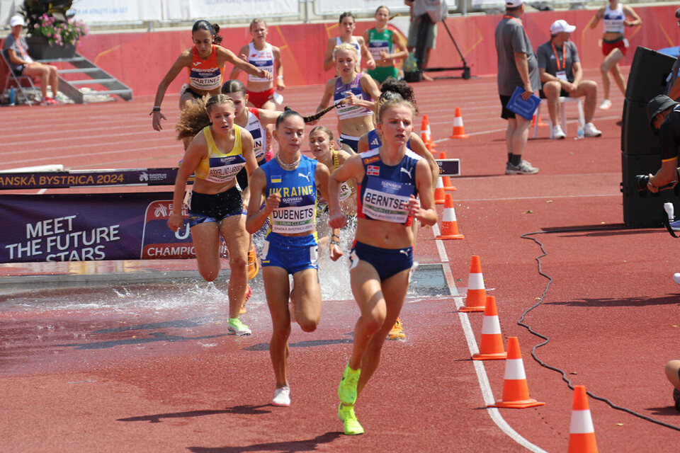 Astrid Cecilie Berntsen fikk en veldig god start på europamesterskapet. Det ble seier i forsøksheatet på 2000 meter hinder. (Foto: Hilde Stokvold Gundersen) Astrid Cecilie Berntsen fikk en veldig god start på europamesterskapet. Det ble seier i forsøksheatet på 2000 meter hinder. (Foto: Hilde Stokvold Gundersen)