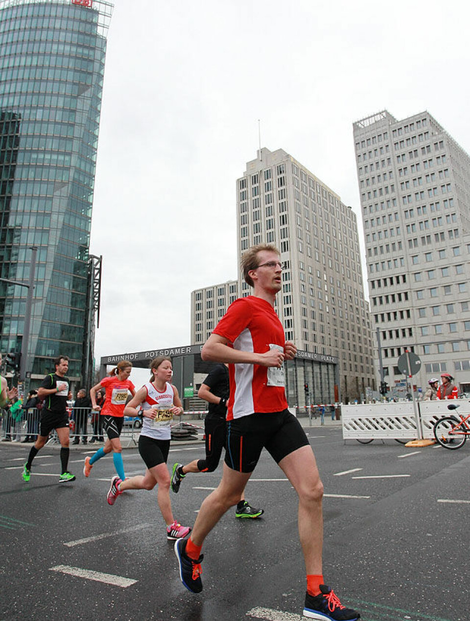 296 norske blant 24 697 som fullførte Berlin Halvmaraton - stor bildereportasje! Postdamer_Platz5_A20G3888.jpg
